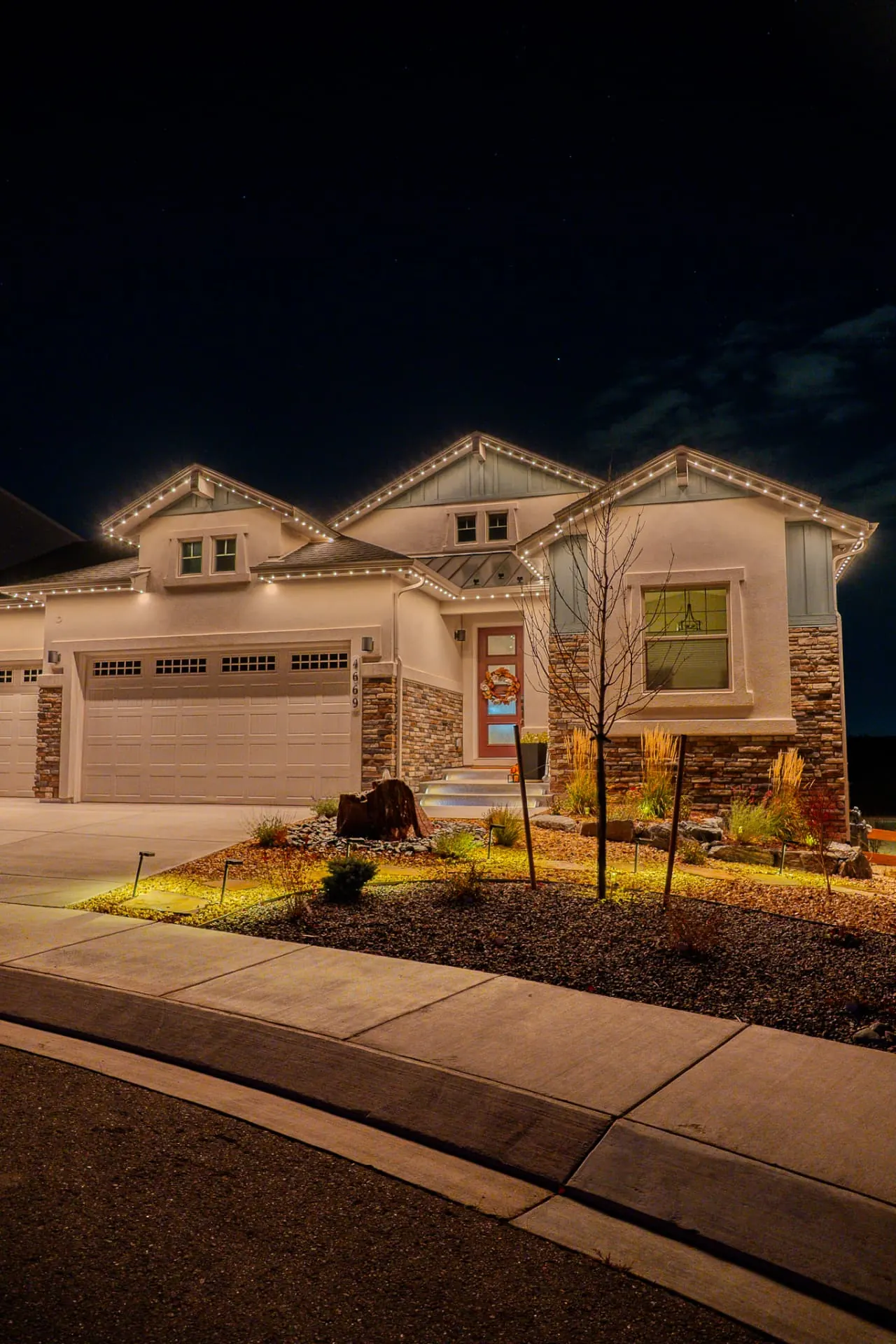 Home in Northern Colorado with permanent roofline lighting installed by Mountain House Lighting